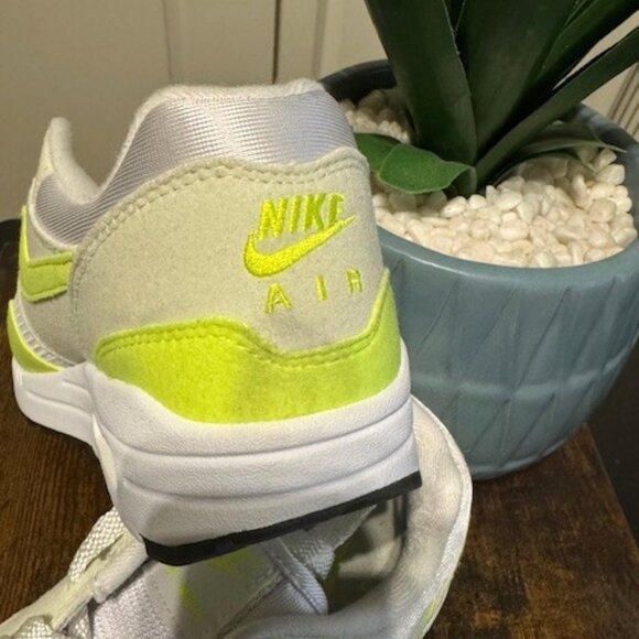 Nike Air Max 1 87 Volt Suede Women Size 7 - Picture 6 of 7